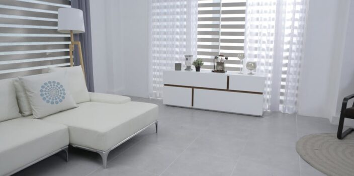 Siedzisko pod oknem: jak zrobić wygodną i trwałą wnękę do czytania z przechowywaniem